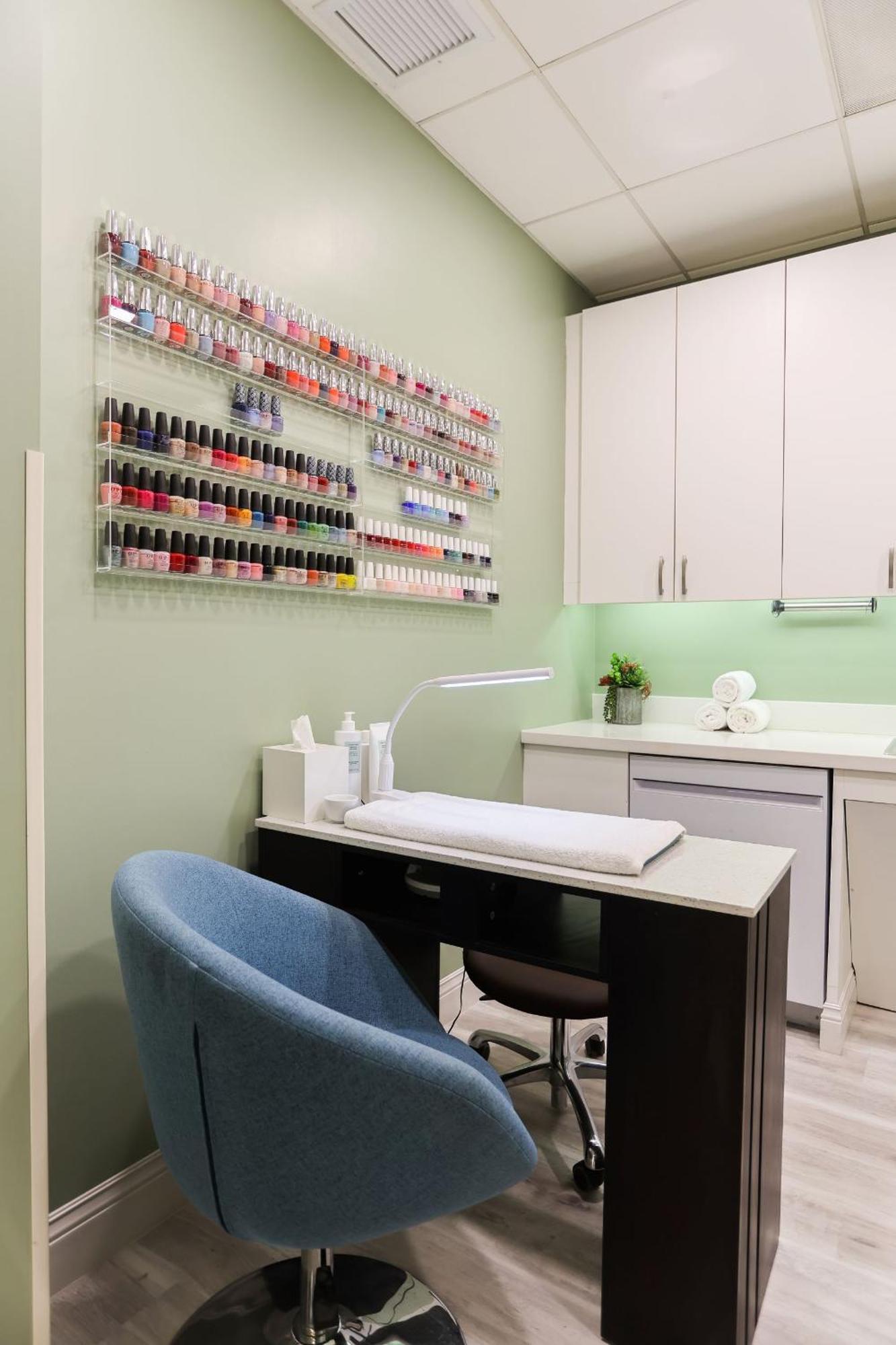 Hotel Washington Esterno foto A nail salon