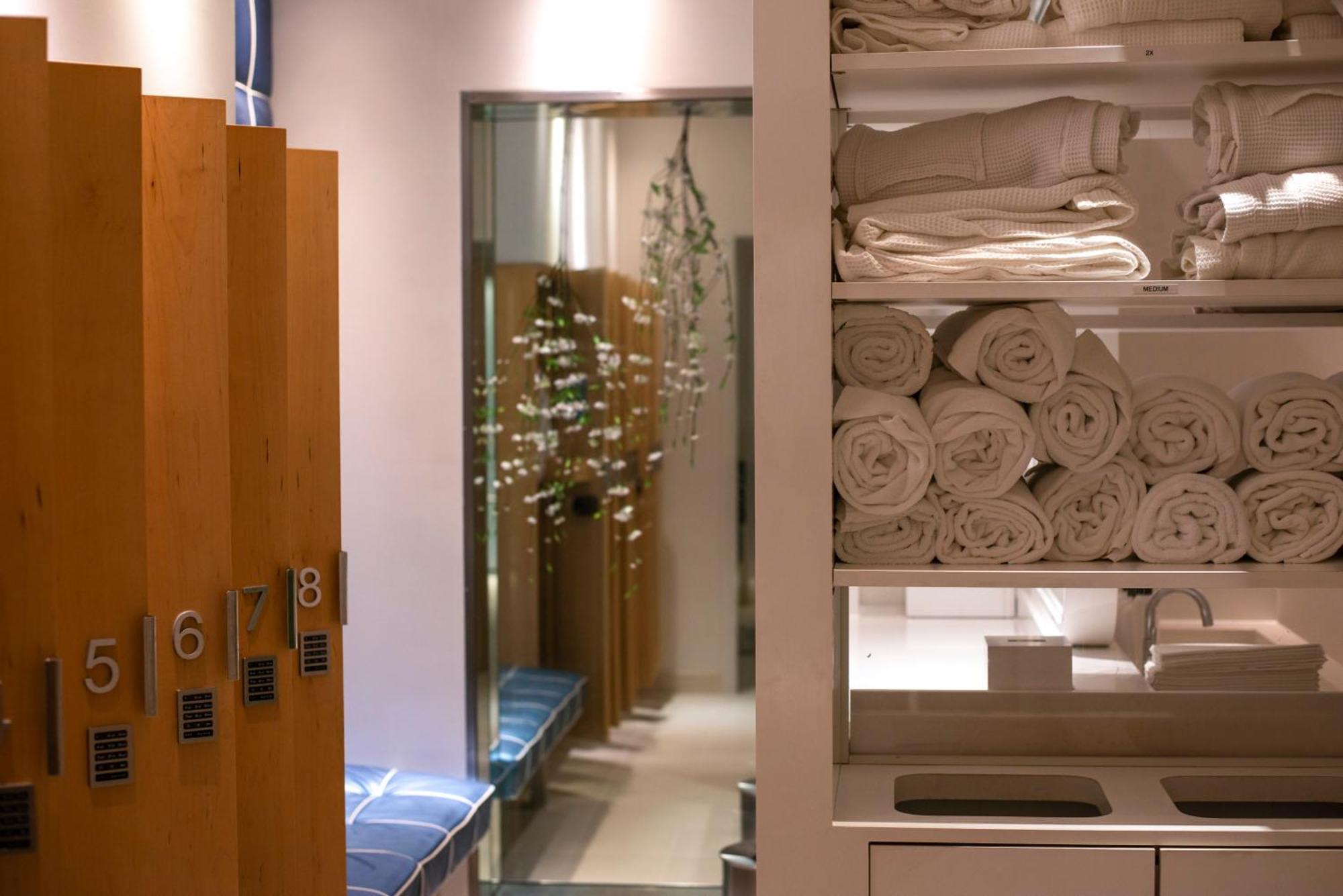 Hotel Washington Esterno foto The locker room at the spa