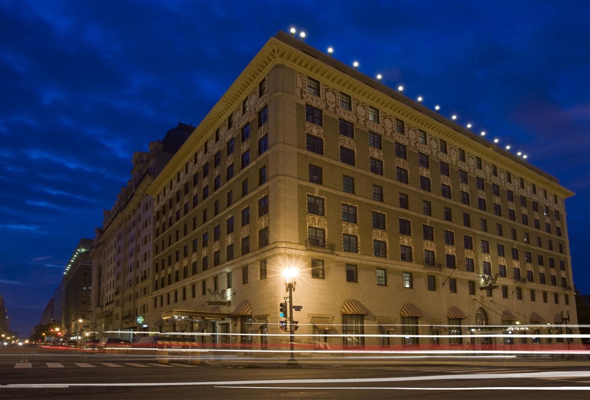 Hotel Washington Esterno foto The building at night
