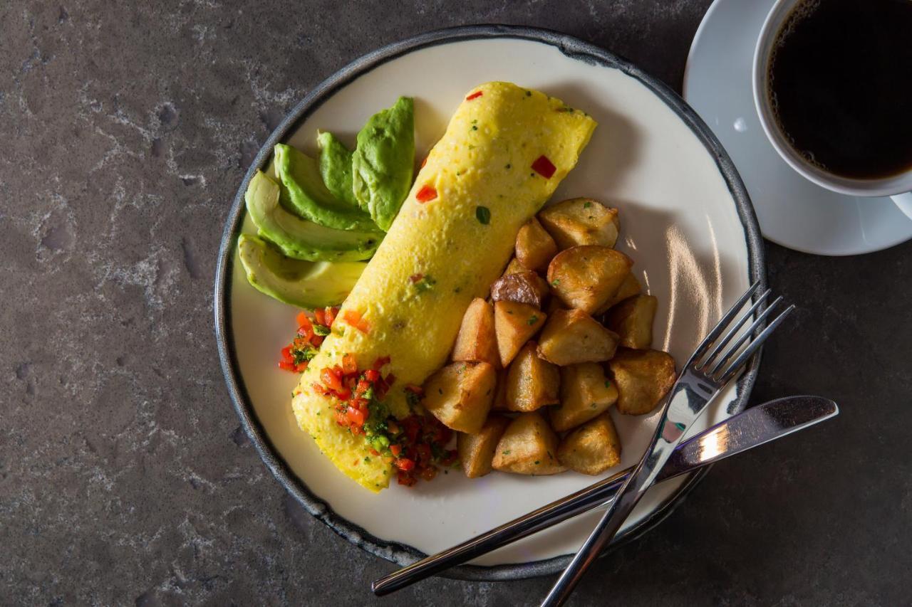 Hotel Washington Esterno foto An omelette with avocado and potatoes